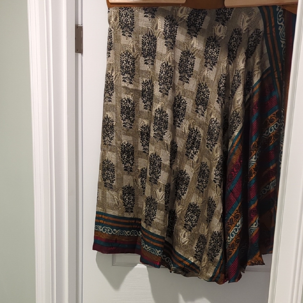 Elegant Multicolor Patterned Skirt